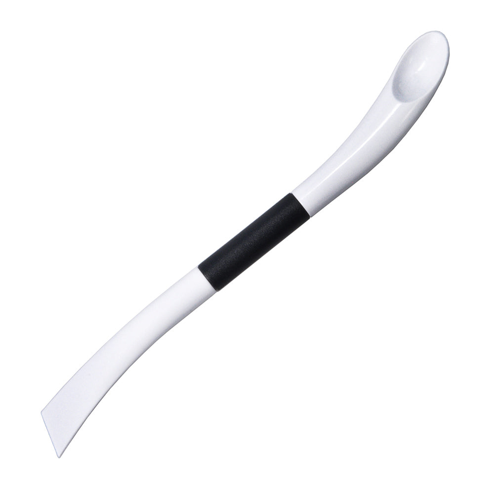 Pousse cuticules en plastique